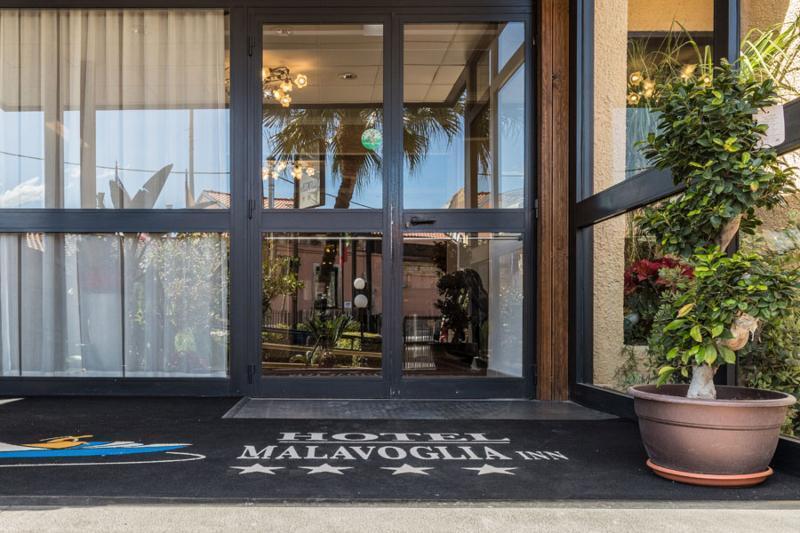 Hotel Malavoglia Ачі-Кастелло Екстер'єр фото