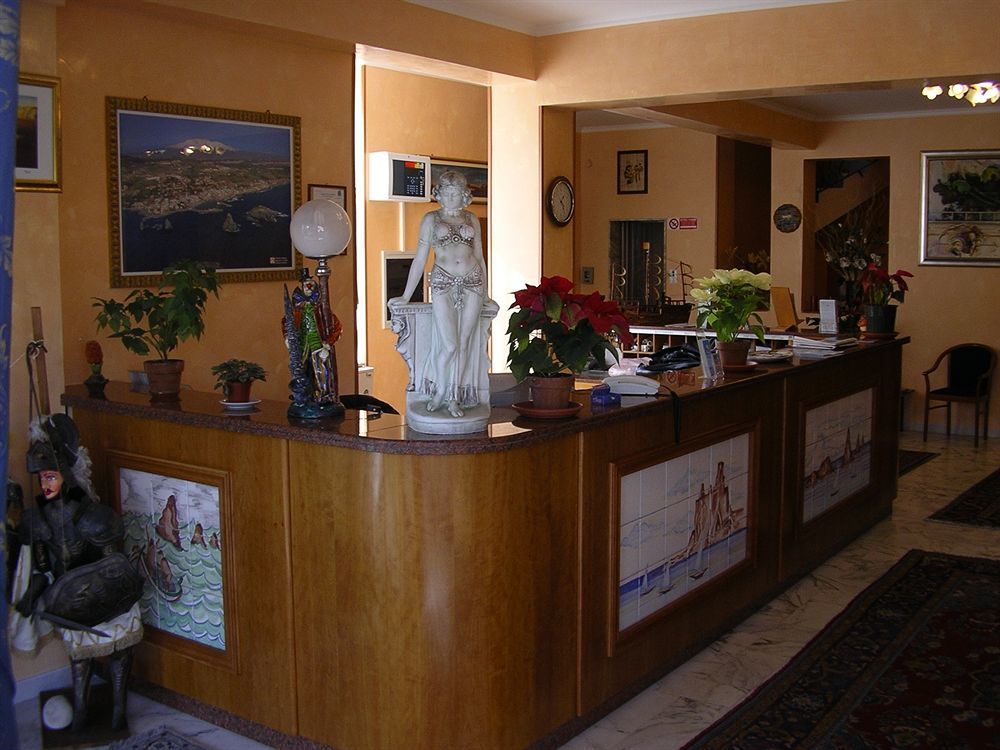 Hotel Malavoglia Ачі-Кастелло Екстер'єр фото